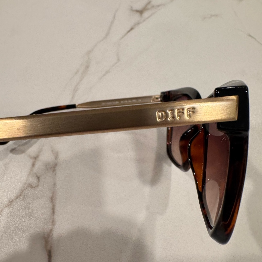 Diff Tortoise Shell Sunglasses - image 5